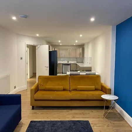 Luxury 2-Bedroom Apartment In The Heart Of Manchester City Centre-3