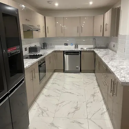 Luxury 2-Bedroom Apartment In The Heart Of Manchester City Centre-2